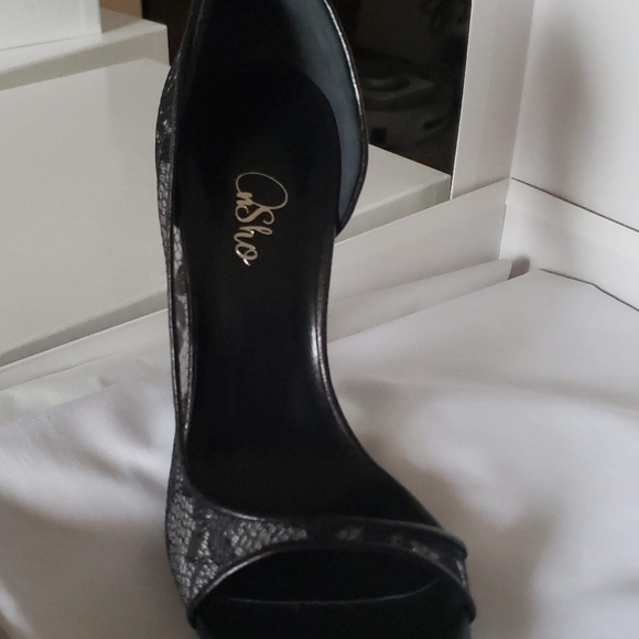 Heels - Picture 2 of 3